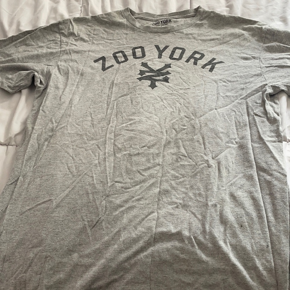 Men’s gray graphic tee size Large